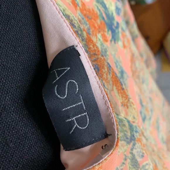 ASTR Peach Lace Sleeve Dress SMALL - Picture 5 of 10